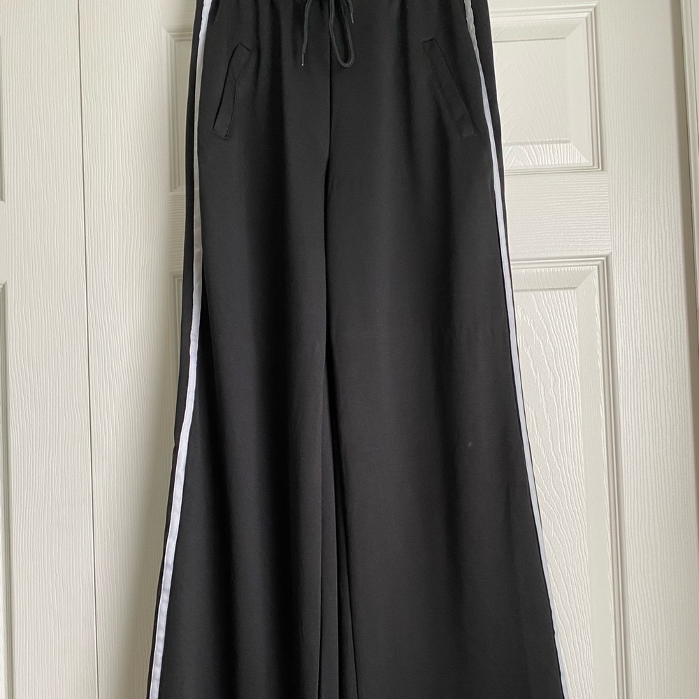 Missguided wise leg pants!! Brand new with tags!!